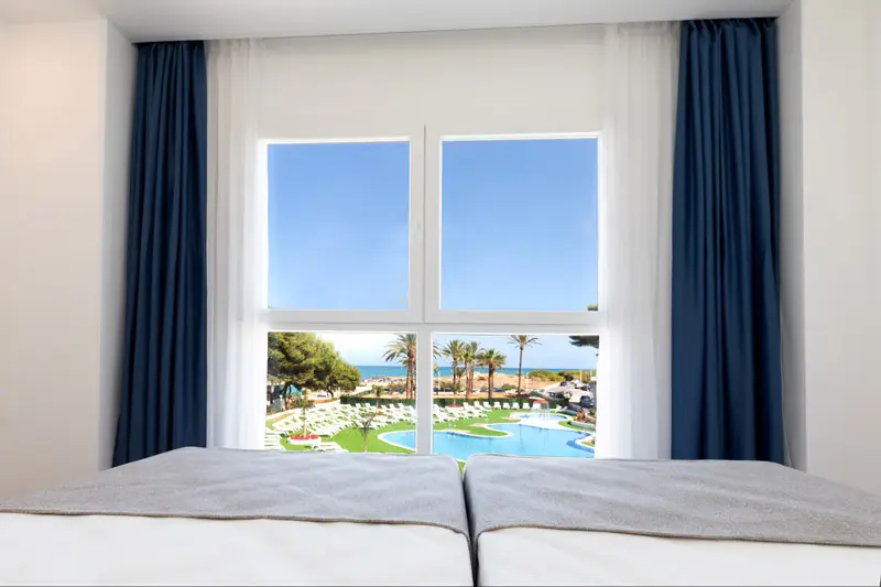 Chambre avec vue sur la mer dans un appartement de l'appart hôtel Alcossebre Sea Experience
